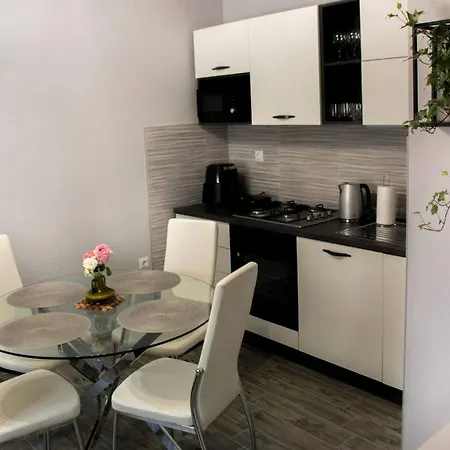 Bruna-balcony & Free Parking Near Split Апартаменты *