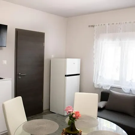 Bruna-balcony & Free Parking Near Split アパート