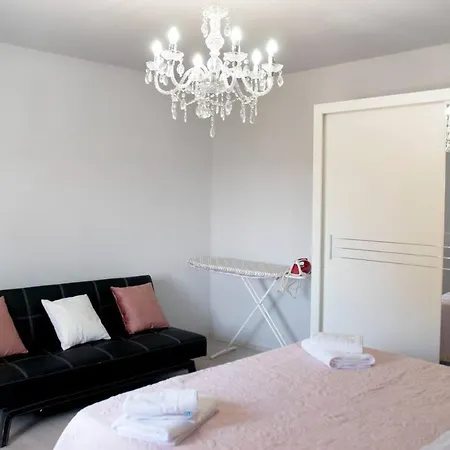 Bruna-balcony & Free Parking Near Split