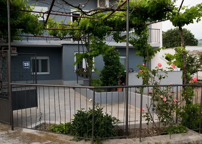 Bruna-balcony & Free Parking Near Split 公寓
