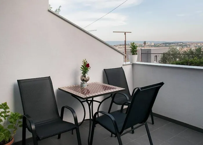 Bruna-balcony & Free Parking Near Split 公寓