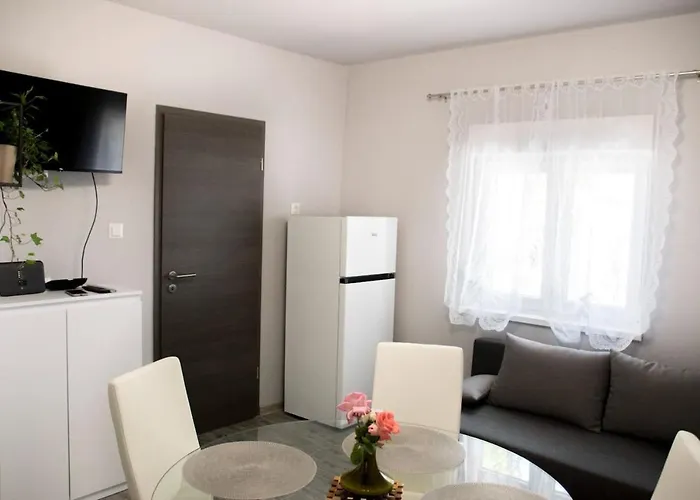 Bruna-balcony & Free Parking Near Split 公寓